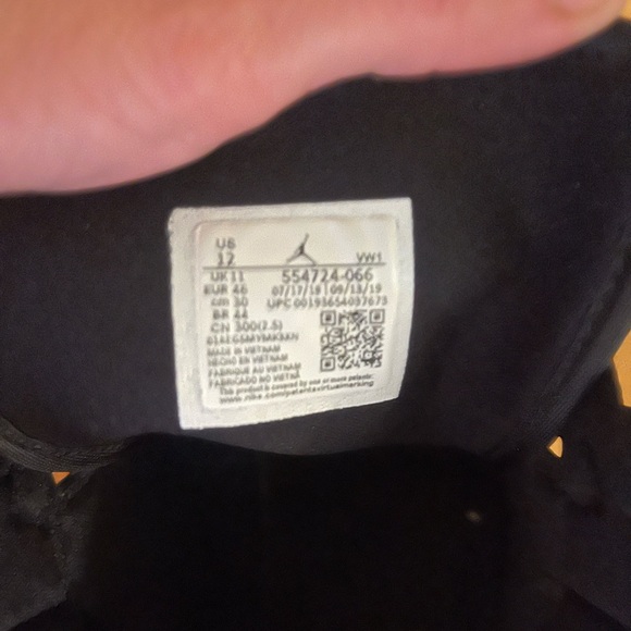 Nike Air Jordan’s Mids 1 Bred Toe Sneakers - Men’s Size 12 - Picture 2 of 4